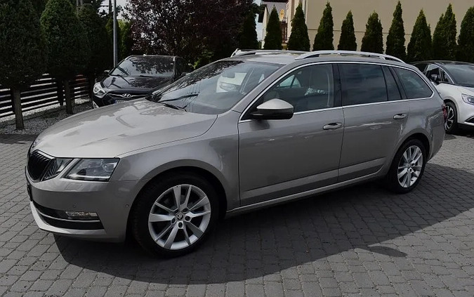 Skoda Octavia cena 54999 przebieg: 200000, rok produkcji 2019 z Sieradz małe 781